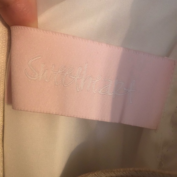 Wedding dress - Picture 6 of 7